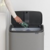 Afbeelding van Brabantia Bo Touch Bin Prullenbak - 60 liter - 1 vak - Mineraal Betongrijs