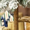 Afbeelding van HOMCOM Kunststof Kerstboom Groen/Wit 150 cm - 48L x 48B cm