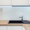 Afbeelding van Glazen achterwand voor keuken - 40 x 120 cm - spatbescherming - veiligheidsglas - transparant