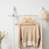 Afbeelding van SONGMICS - Houten kledinghangers - set van 20 - antislip, draaibare haak, natuurlijke kleur