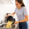 Afbeelding van Relaxdays RVS vergiet, fijnmazige zeef met handgrepen, Ø 26cm, vaatwasserbestendig, zilver