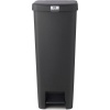 Afbeelding van Brabantia StepUp Afvalemmer - 40 l - Donkergrijs