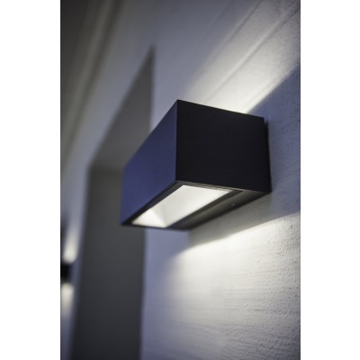 Foto van LUTEC Gemini Medium - Buitenwandlamp - Up & Down - Aluminium - LED - 1230 Lumen - Donkergrijs