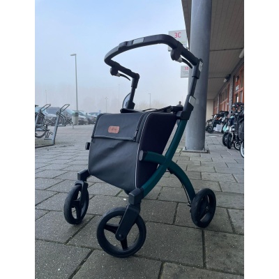 Tweede Kans | Zo goed als nieuw | Rollz Flex | Rollator met grote boodschappentas | Mat donkergroen Tweede Kans | Zo goed als nieuw | Rollz Flex | Rollator met grote boodschappentas | Mat donkergroen