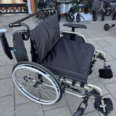 Rolstoel | Lichtgewicht | Icon 40 | Rehasense | Zitbreedte 61 cm | 180 KG | Tweede Kans Foto van Rolstoel | Lichtgewicht | Icon 40 | Rehasense | Zitbreedte 61 cm | 180 KG | Tweede Kans