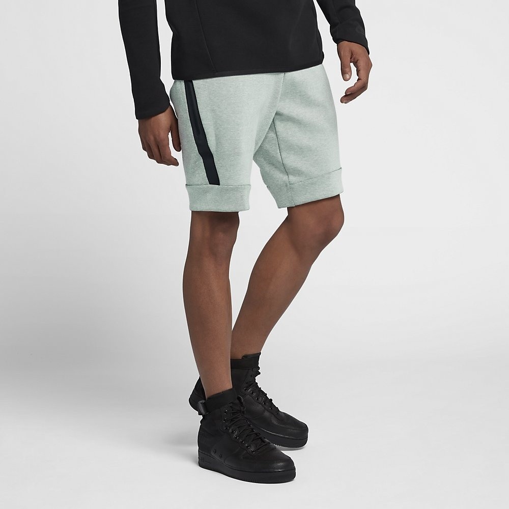Afbeelding van Nike Tech Fleece Short Barely Grey