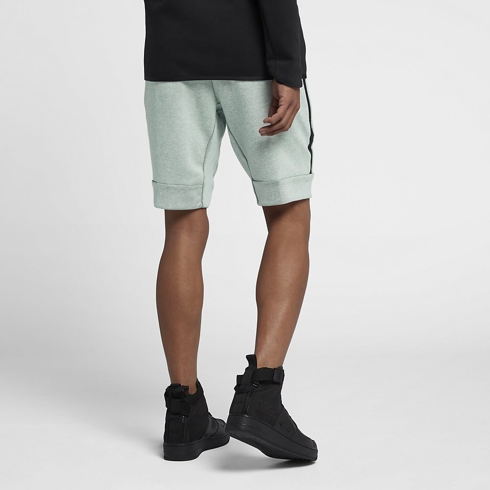 Afbeelding van Nike Tech Fleece Short Barely Grey
