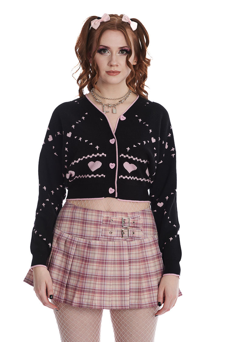 Banned | Crop cardigan Nori, zwart met roze lolita hartjes en knoopsluiting Banned | Crop cardigan Nori, zwart met roze lolita hartjes en knoopsluiting