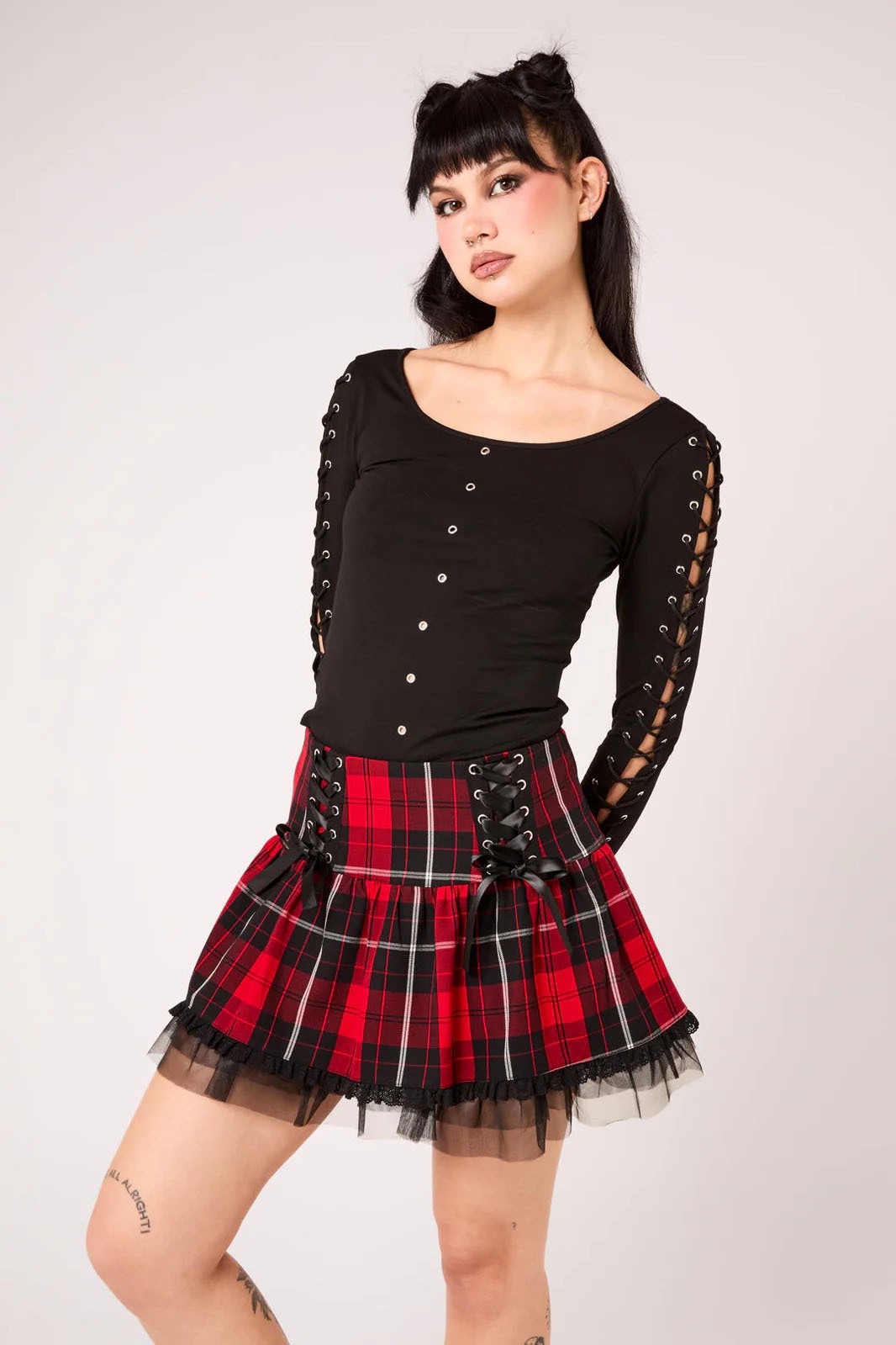 Hell Bunny | Punkyrok, Quinzel van zwart rode tartan met veterdetails Hell Bunny | Punkyrok, Quinzel van zwart rode tartan met veterdetails