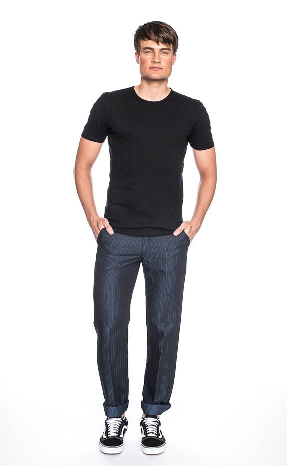 Pantalon Jorjo, donkerblauw met lichtblauw krijtstreepje Pantalon Jorjo, donkerblauw met lichtblauw krijtstreepje
