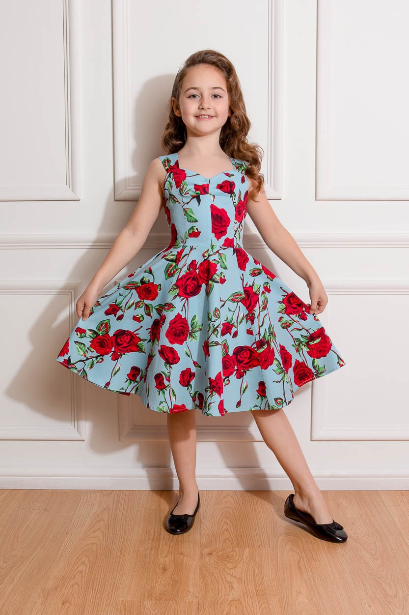 Hearts and Roses | Kinderjurk Ditsy blauw met grote rode rozen