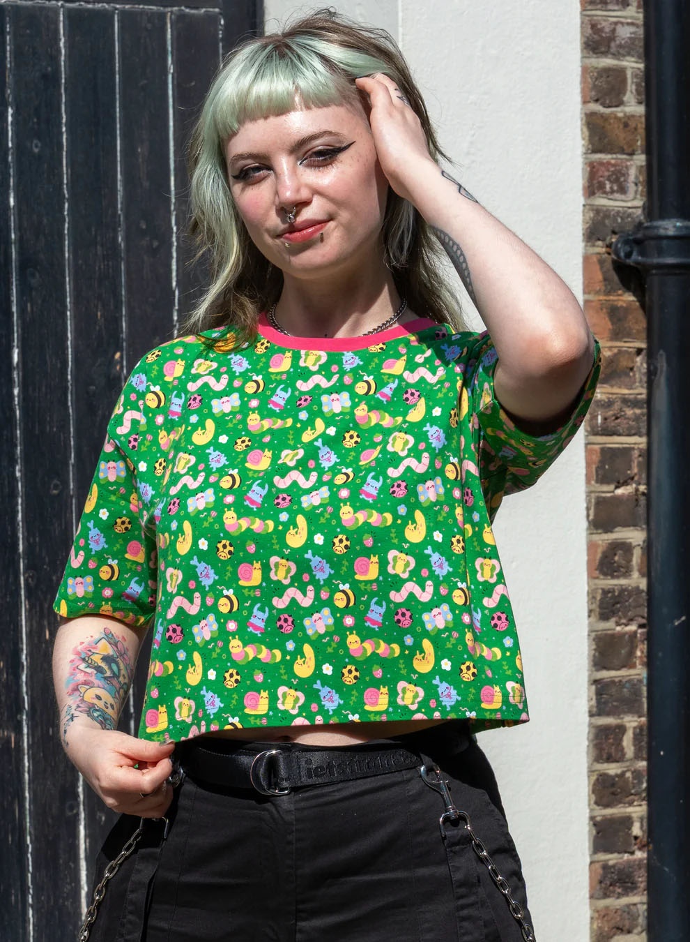 Rebel Romance | Ruim vallend kort T-shirt met Dipstick store Bugs print
