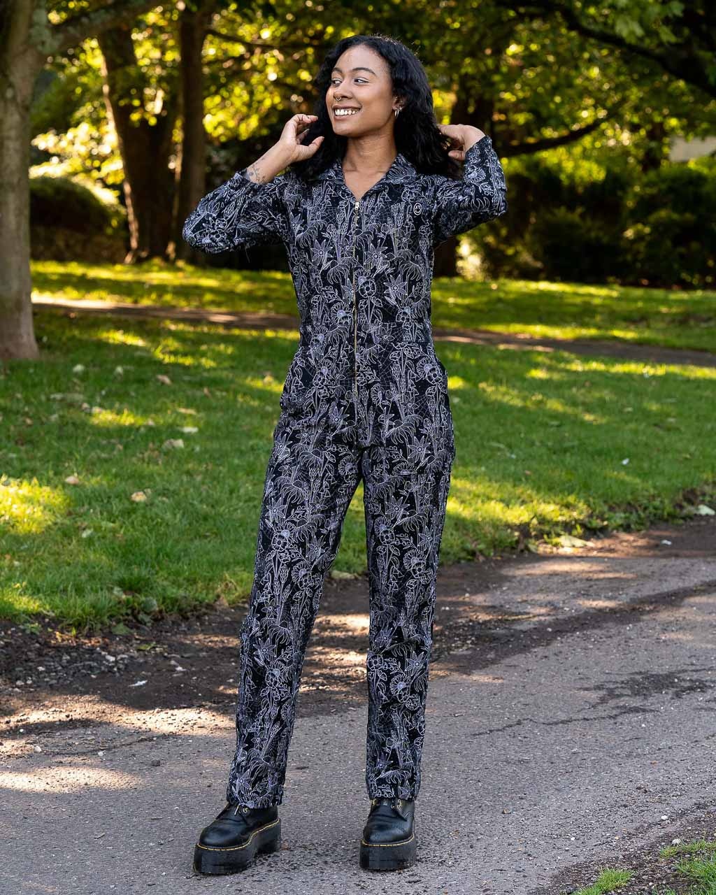 Rebel Romance | Boilersuit, zwarte Floral cobweb overall van stretch katoen met zakken