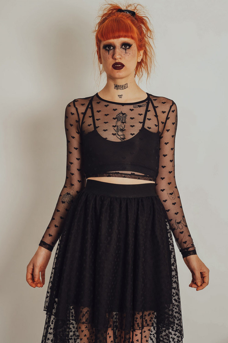 Jawbreaker | Zwarte gaastop crop met lange mouwen en hartjes dessin Jawbreaker | Zwarte gaastop crop met lange mouwen en hartjes dessin