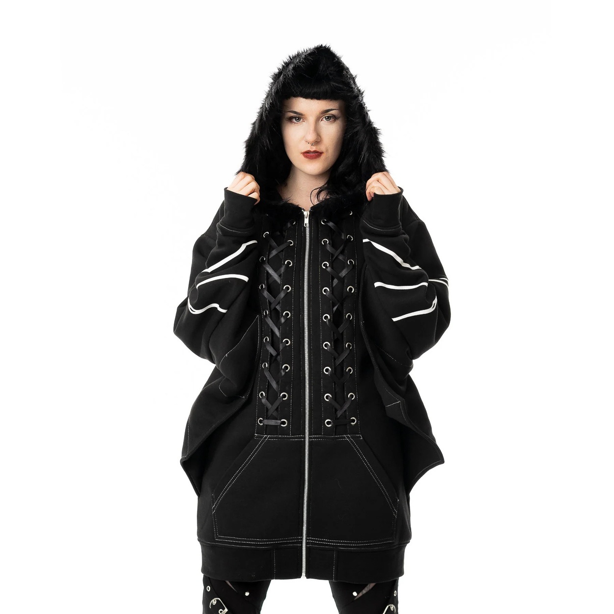 Heartless | Stoer vest Anatomy Bat, capuchon, vleermuis-mouwen en skeletprint Heartless | Stoer vest Anatomy Bat, capuchon, vleermuis-mouwen en skeletprint