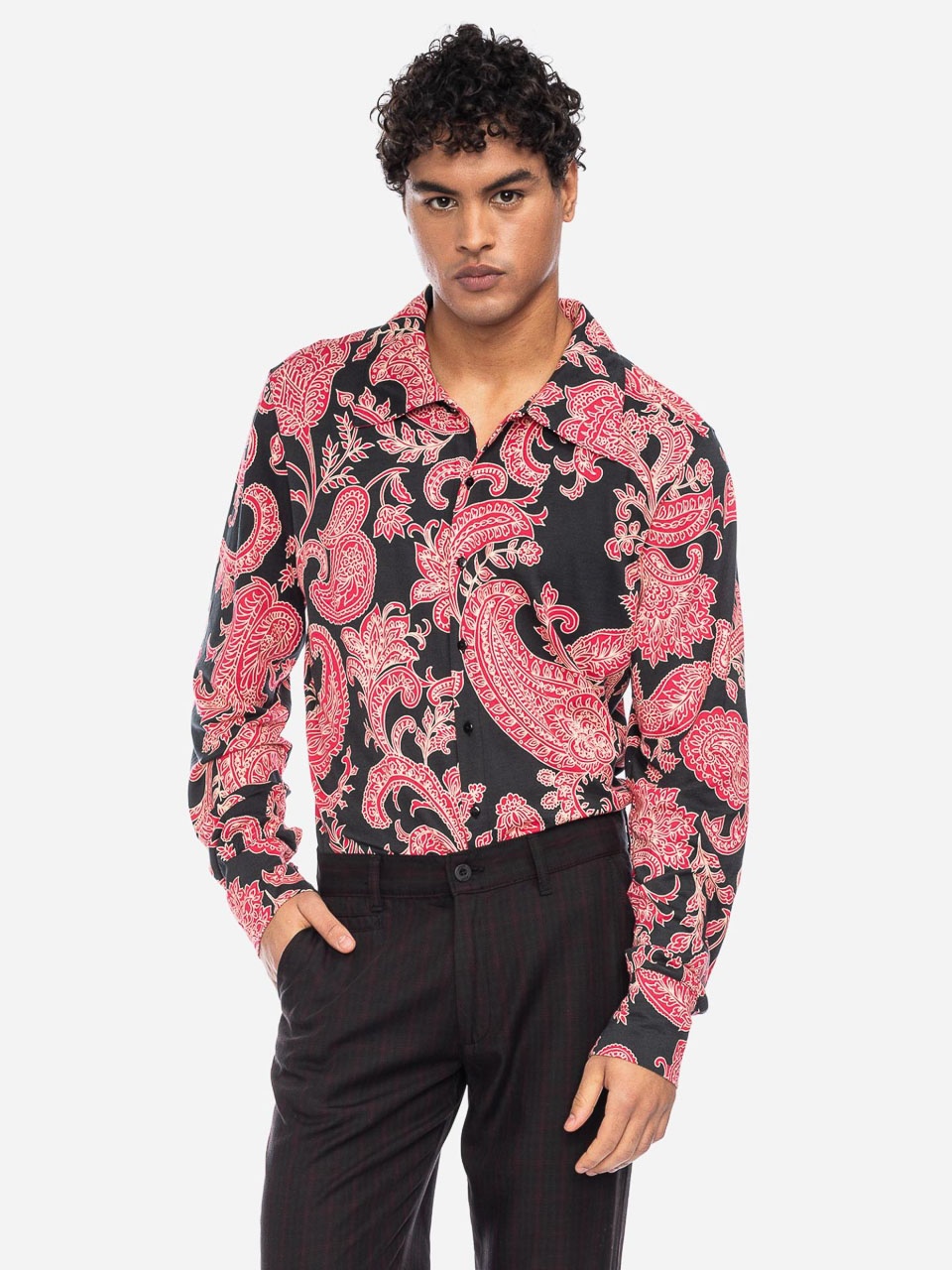 ATO Berlin | Soepel overhemd Juan, met sierlijk rood paisley patroon