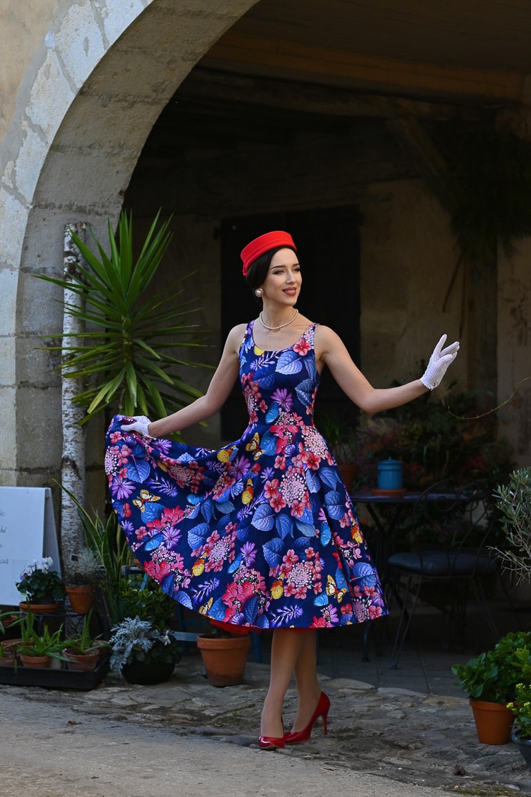 Hearts & Roses | Swing jurk Midnight Garden met blauw paarse bloemen Hearts & Roses | Swing jurk Midnight Garden met blauw paarse bloemen