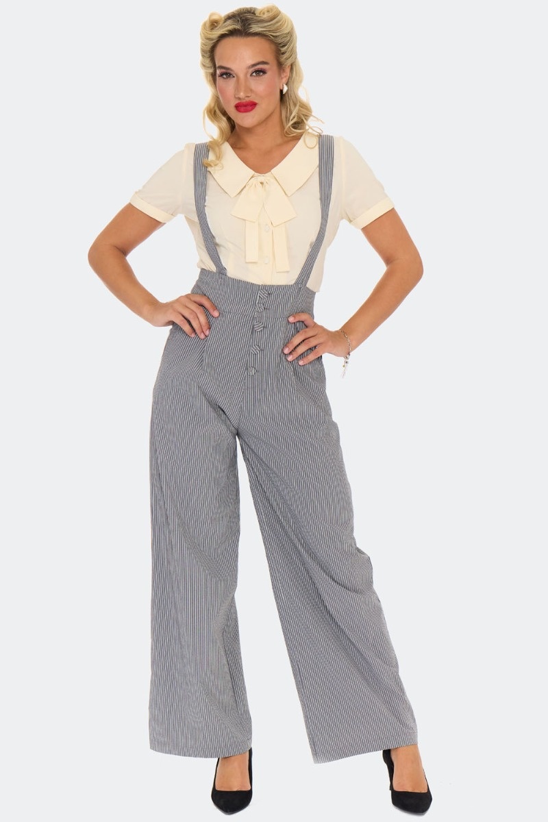 Voodoo Vixen | Grijs wit gestreepte pantalon met wijde pijpen, hoge taille en schouderbanden Voodoo Vixen | Grijs wit gestreepte pantalon met wijde pijpen, hoge taille en schouderbanden