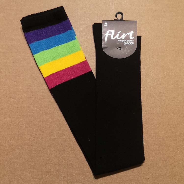 Flirt | Zwarte overknee sokken met brede regenboog streep Flirt | Zwarte overknee sokken met brede regenboog streep