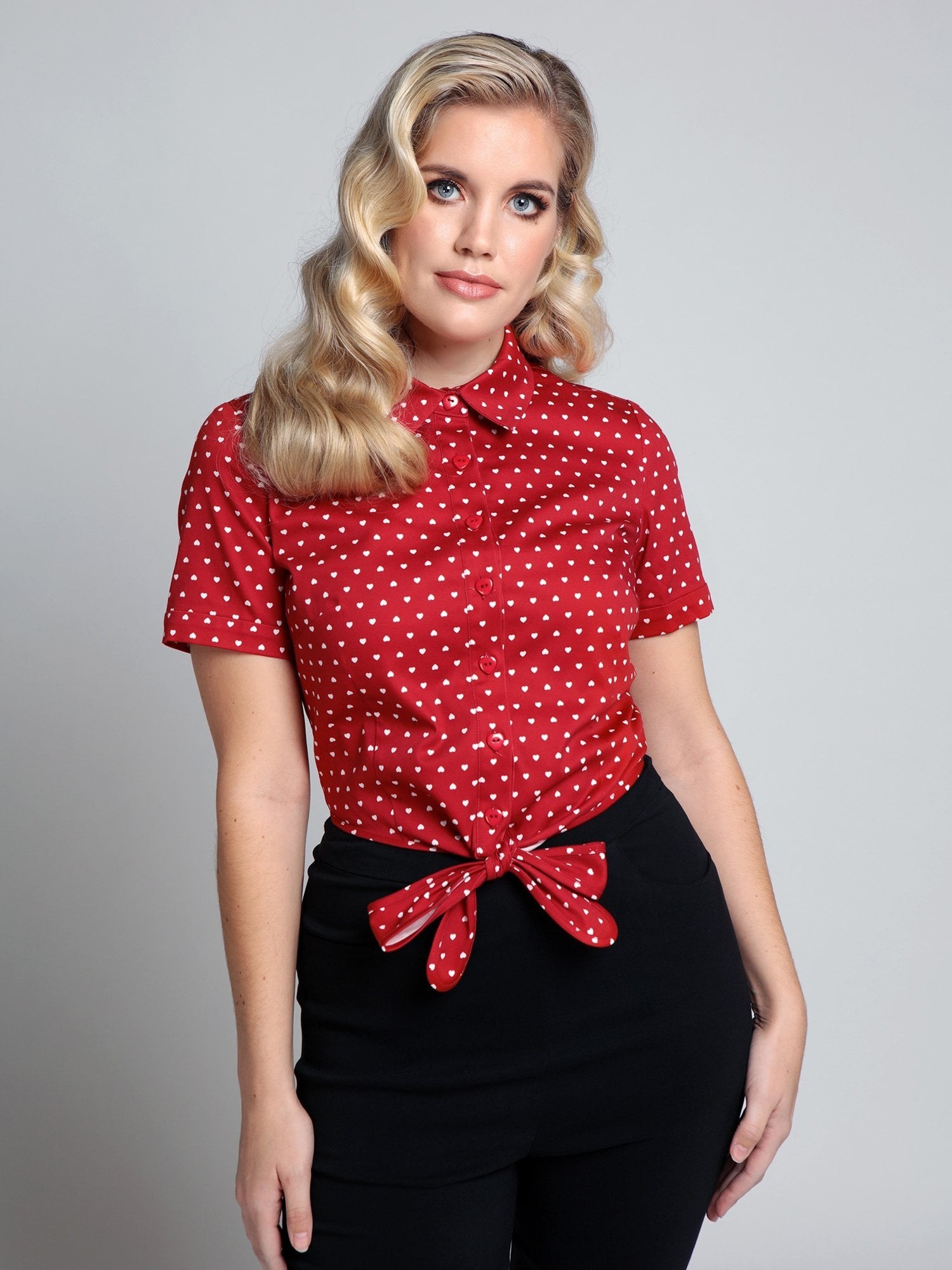 Collectif, blouse Sammy love hearts, rood Collectif, blouse Sammy love hearts, rood
