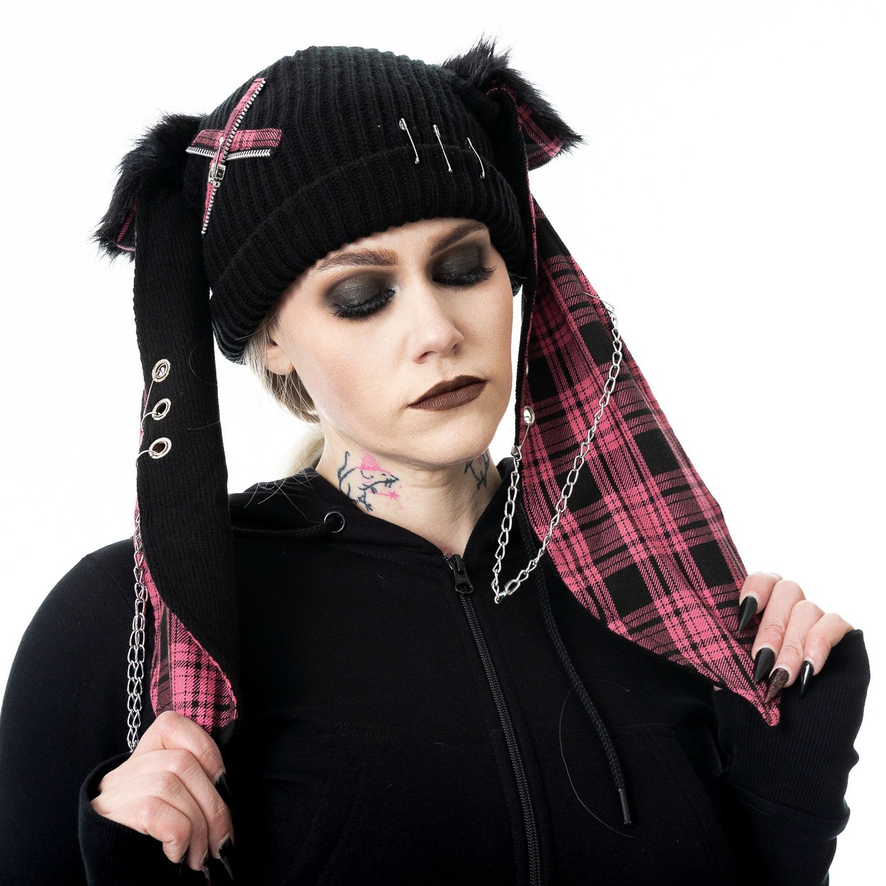 Cup Cake Cult | Punk muts Rini met roze tartan konijnen oren en ketting Cup Cake Cult | Punk muts Rini met roze tartan konijnen oren en ketting