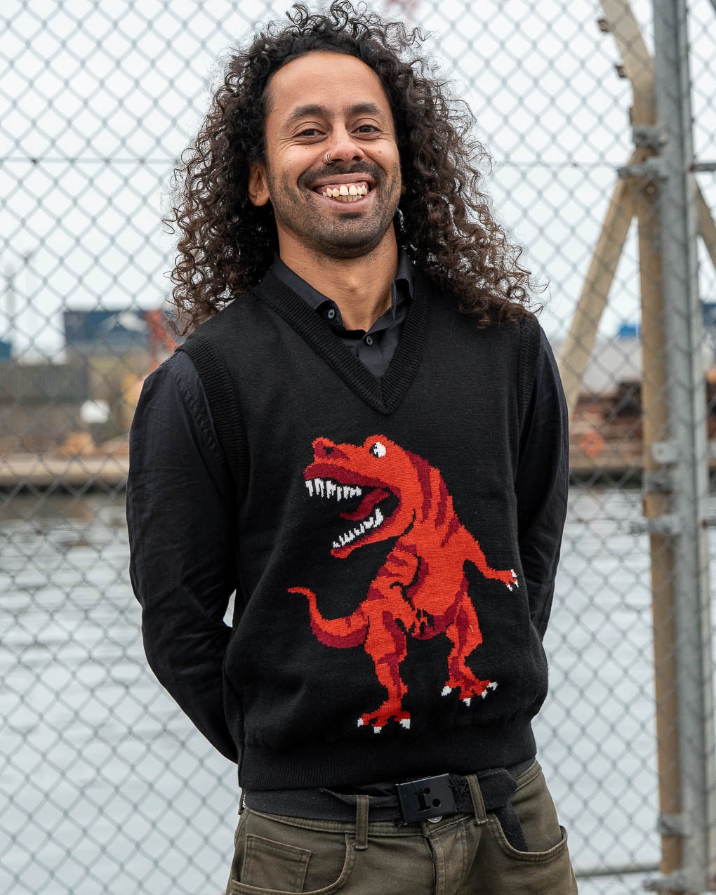 Run & Fly | Spencer met V-hals en rode Dino T-Rex Run & Fly | Spencer met V-hals en rode Dino T-Rex