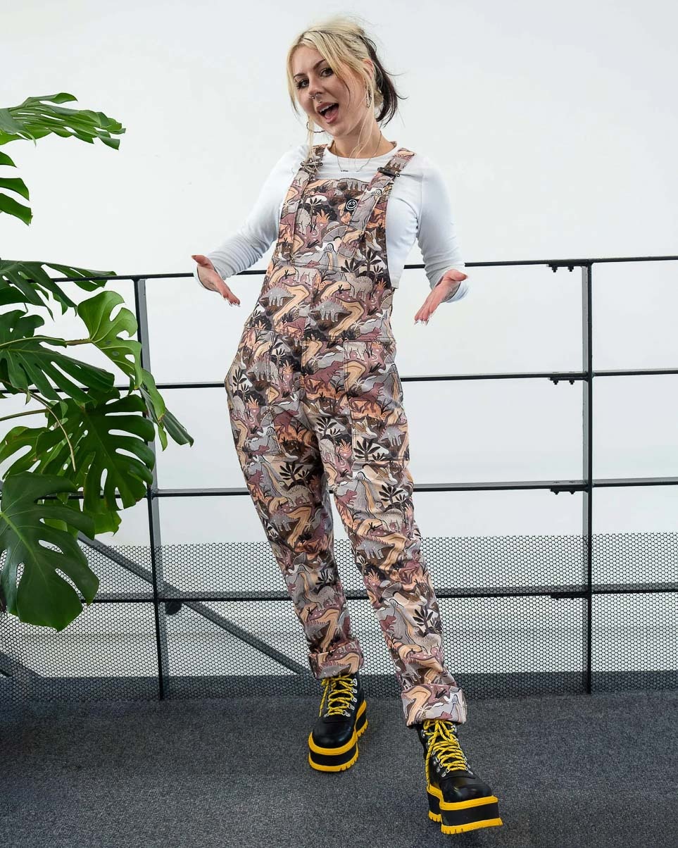 Rebel Romance | Tuinbroek Charity Print Dinoverse in grijze en aardetinten