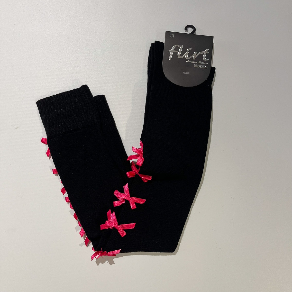 Flirt | Overknee sokken zwart met 9 kleine roze strikjes, lolita-stijl