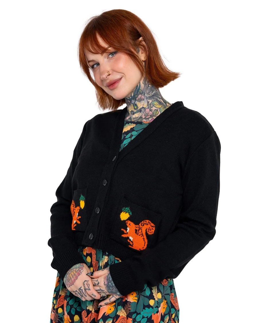 Run & Fly | Cropped V-hals Cardigan Acorn Adventure Squirrel met eekhoorns