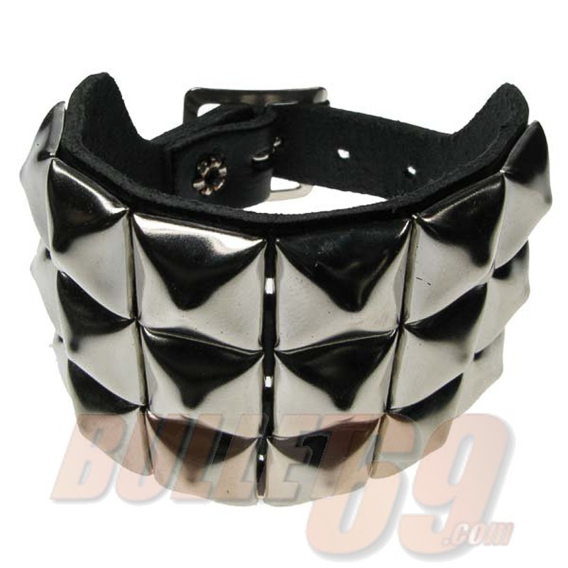 Bullet69 | Brede leren armband met 3 rijen zilverkleurige pyramide studs