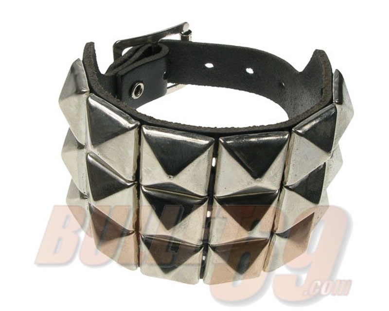 Bullet69 | Brede leren armband met 3 rijen-new-zilverkleurige pyramide studs