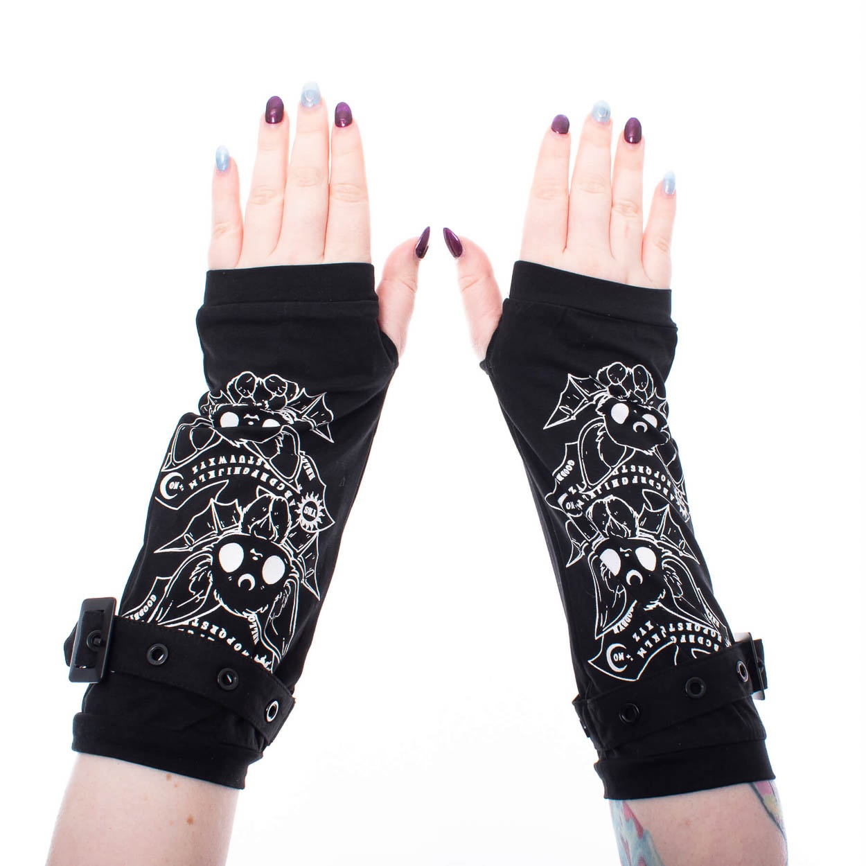 Heartless | Armwarmers Ouija Bats met gesp en duimgaten