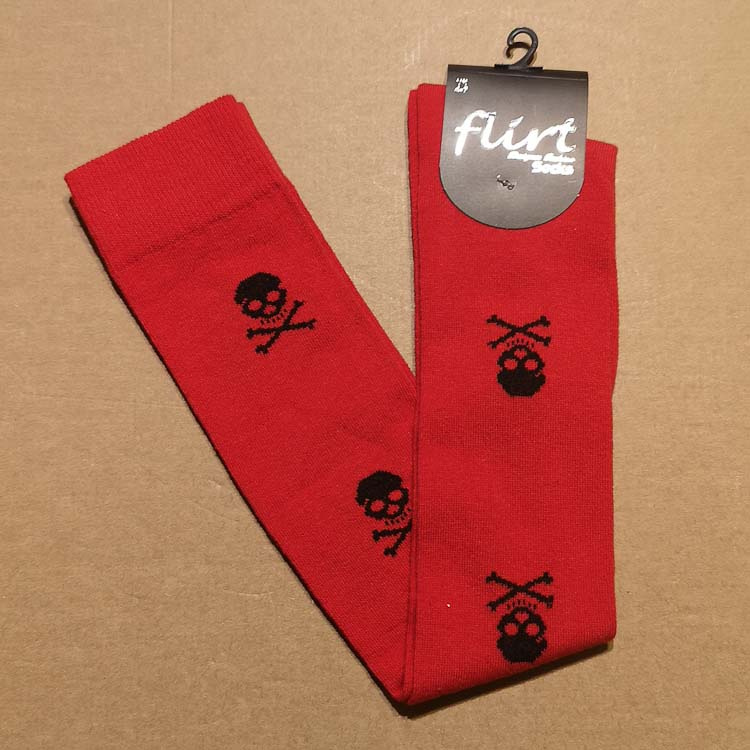 Flirt | Overknee sokken rood met zwarte skulls Flirt | Overknee sokken rood met zwarte skulls