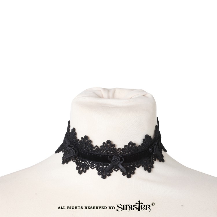 Sinister | Gothic choker Onyx, zwart fluweel lint met kant en roosjes Sinister | Gothic choker Onyx, zwart fluweel lint met kant en roosjes