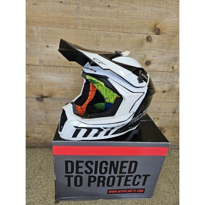 MT Falcon Warrior cross helm maat XL Foto van MT Falcon Warrior cross helm maat XL