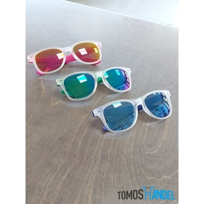 Zonnebril Tomoshandel - Groen Foto van Zonnebril Tomoshandel - Groen