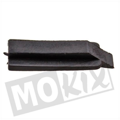 Beschermplaat in vliegwieldeksel oliepomp slang Foto van Beschermplaat in vliegwieldeksel oliepomp slang