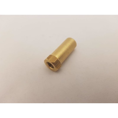 Uitlaat lange moer M6 messing Foto van Uitlaat lange moer M6 messing