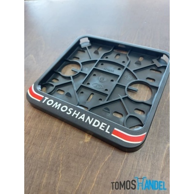 Sticker kentekenplaathouder Tomoshandel breed model classic Foto van Sticker kentekenplaathouder Tomoshandel breed model classic