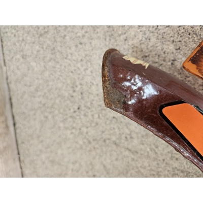 Voorspatbord OT met stabilisatorstang, voorspatbord beugel en oranje plaat Voorspatbord OT met stabilisatorstang, voorspatbord beugel en oranje plaat