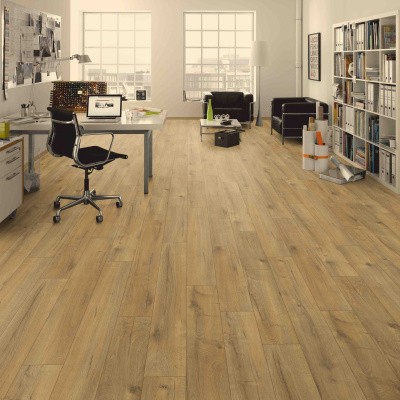 Foto van Egger Classic vgroef 8mm Rioja Oak Brown C-2077