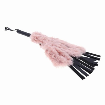 Foto van Sportsheets - Sex & Mischief Brat Faux Fur Flogger