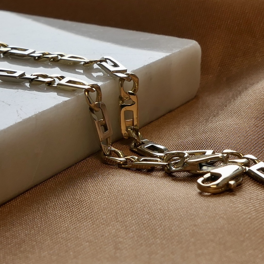 Agrandir l'image de Bicolor gouden Figaro schakelarmband https://afosto-cdn-01.afosto.com/te24c/product/1336928293-juweelwinkel_14_10_24_60.jpg