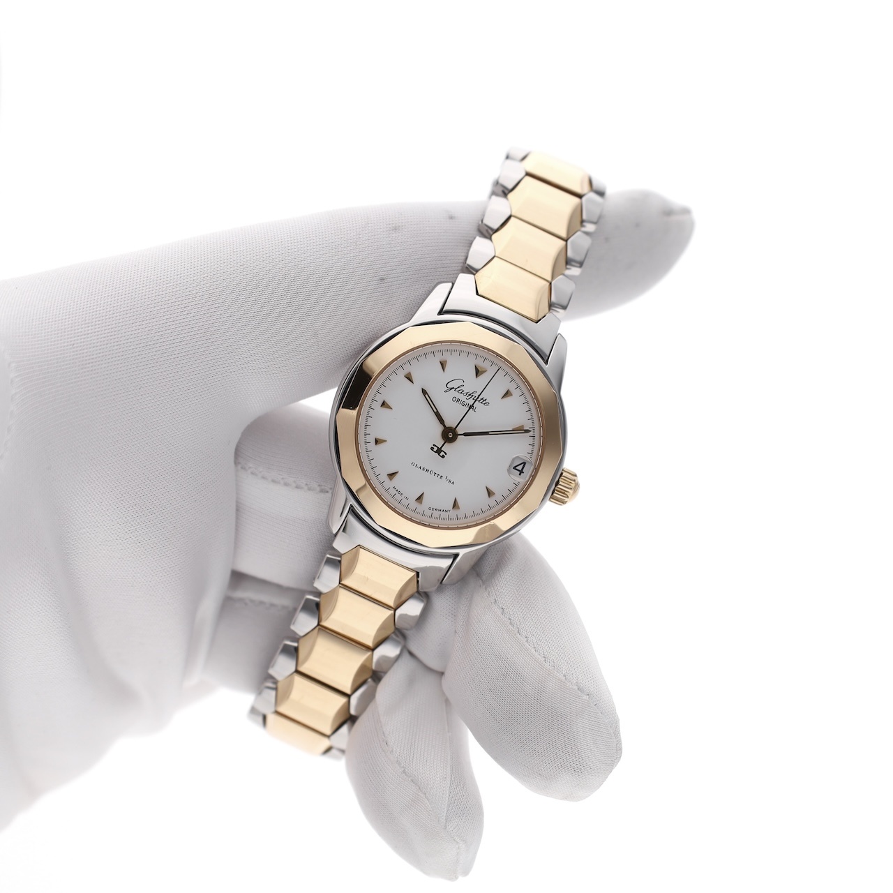 https://afosto-cdn-01.afosto.com/te24c/product/1572794681-glashutte-original-sport-lady-10-33-44-53-04-15.jpg