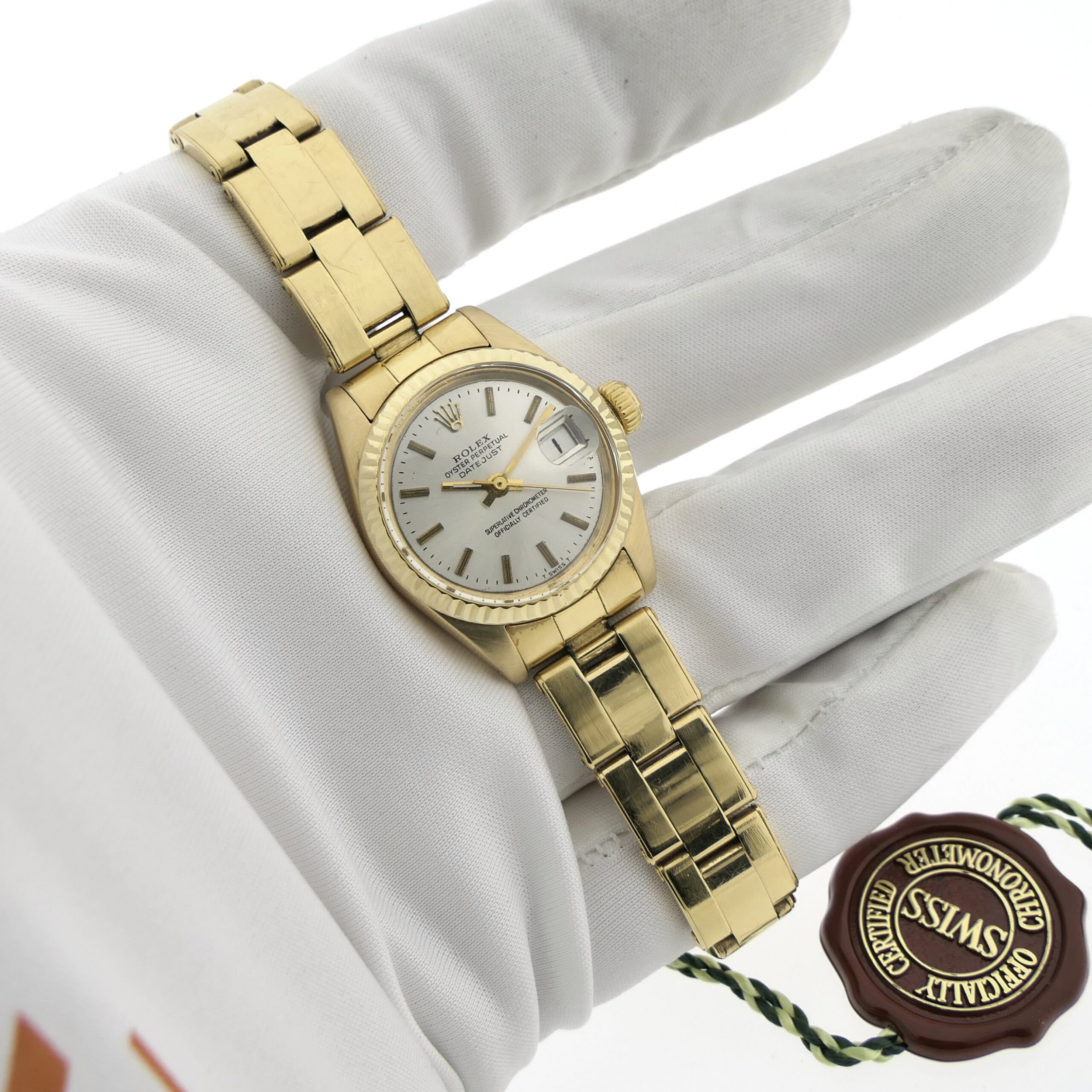 https://afosto-cdn-01.afosto.com/te24c/product/1621924960-rolex-datejust-ladies-18k.-6927-full-set-2-scaled.jpg