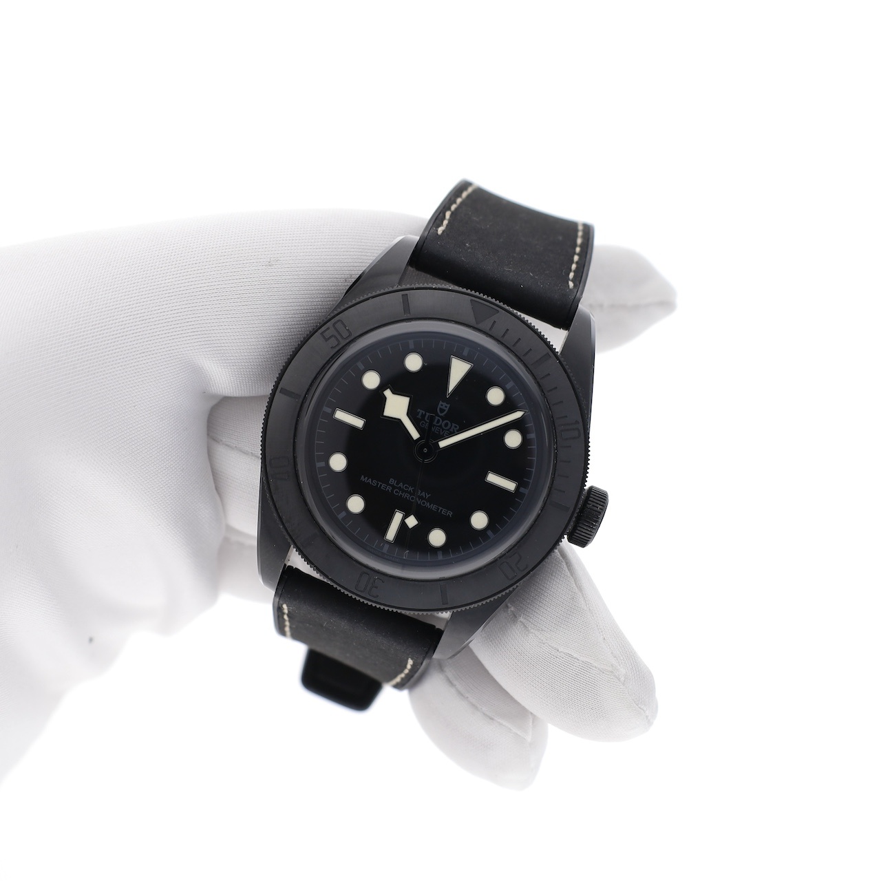 https://afosto-cdn-01.afosto.com/te24c/product/2036569178-tudor-dlack-bay-ceramic-m79210cnu-9.jpg