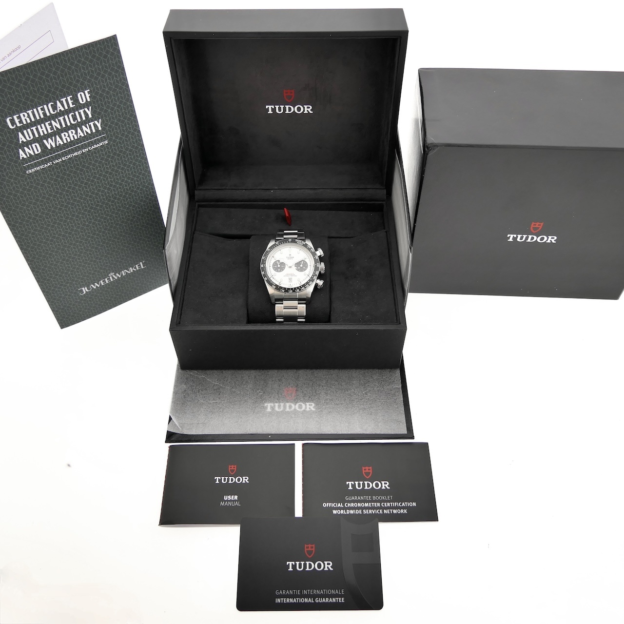 https://afosto-cdn-01.afosto.com/te24c/product/2560613679-tudor-black-bay-chronograph-79360n-0002-19.jpg