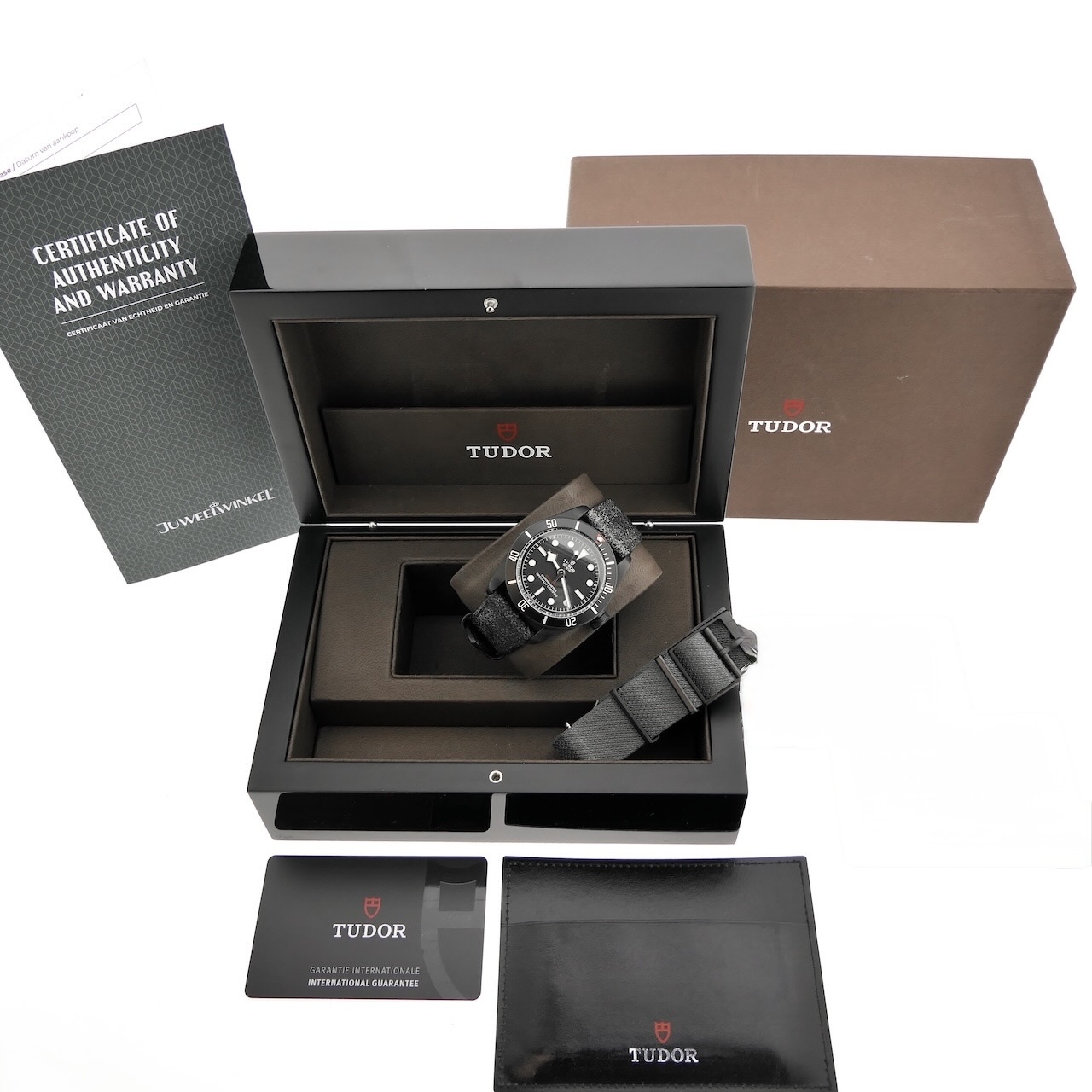 https://afosto-cdn-01.afosto.com/te24c/product/2775689736-tudor-black-bay-dark-79230dk-full-set-2022-13.jpg