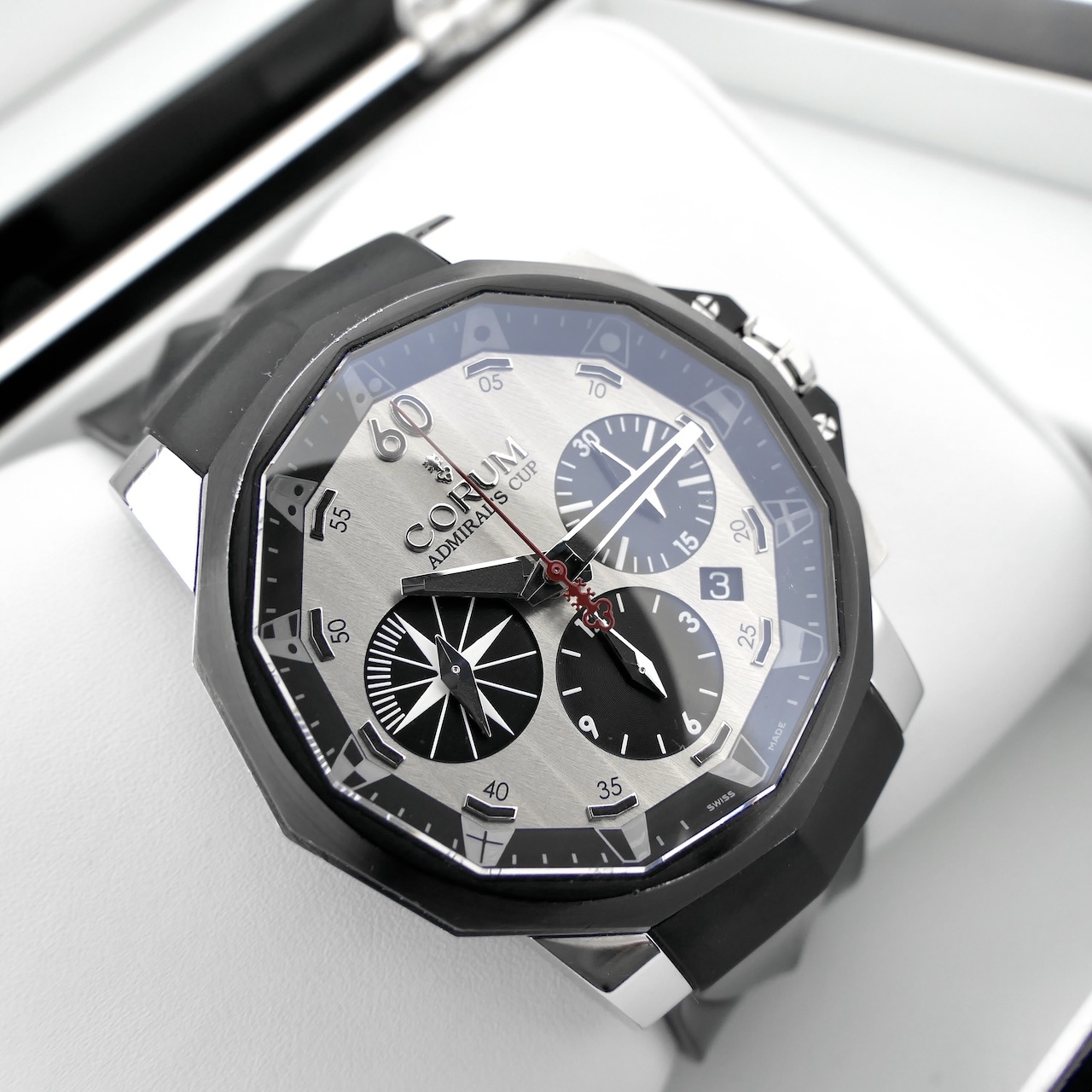 https://afosto-cdn-01.afosto.com/te24c/product/3341472800-corum-admirals-cup-challenger-chronograph-limited-edition-753.671.98f371-ak54-22.jpg