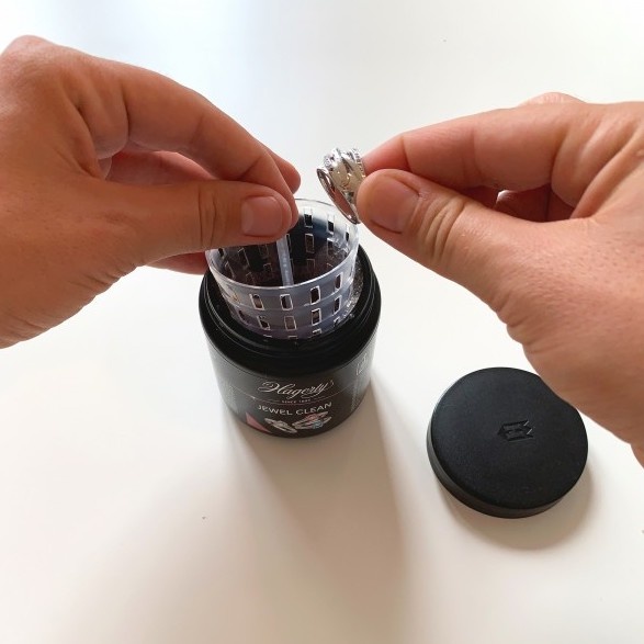 https://afosto-cdn-01.afosto.com/te24c/product/6734960810-jewel-clean-dompelbad-om-juwelen-en-edelstenen-schoon-te-maken.jpg
